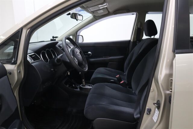 NISSAN Tiida 2011 5d Visia 1,6 A/T Euro5