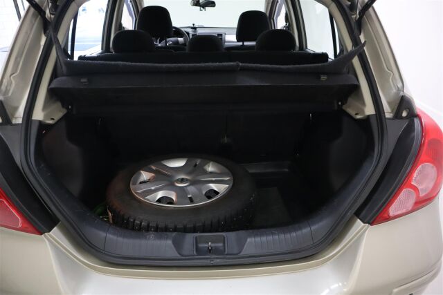 NISSAN Tiida 2011 5d Visia 1,6 A/T Euro5