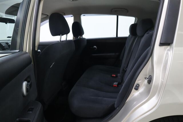 NISSAN Tiida 2011 5d Visia 1,6 A/T Euro5