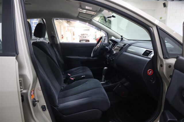 NISSAN Tiida 2011 5d Visia 1,6 A/T Euro5