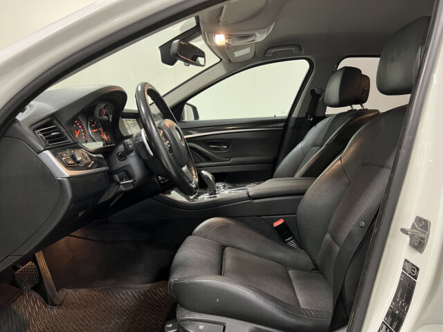 BMW 525d XDRIVE 2013 525d xDrive *Sporttipenkit *Puolinahat *Ratinlämmitys *Kaukovaloavustin *Xenon