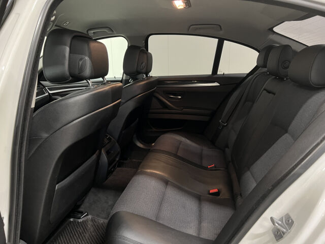 BMW 525d XDRIVE 2013 525d xDrive *Sporttipenkit *Puolinahat *Ratinlämmitys *Kaukovaloavustin *Xenon