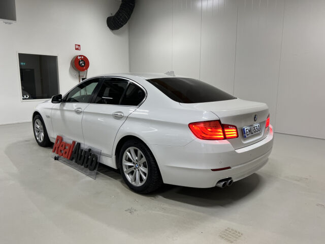 BMW 525d XDRIVE 2013 525d xDrive *Sporttipenkit *Puolinahat *Ratinlämmitys *Kaukovaloavustin *Xenon