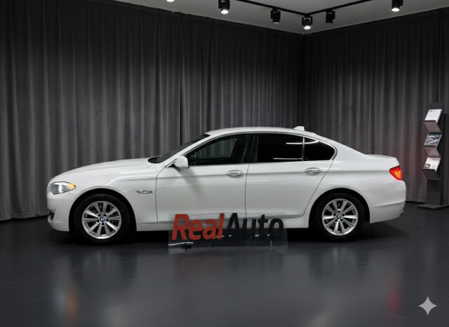 BMW 525d XDRIVE 2013 525d xDrive *Sporttipenkit *Puolinahat *Ratinlämmitys *Kaukovaloavustin *Xenon