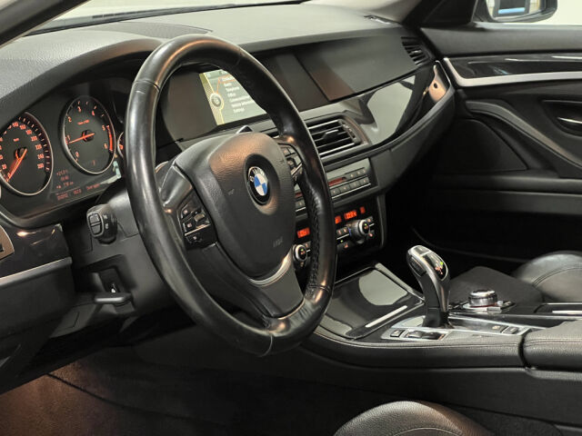 BMW 525d XDRIVE 2013 525d xDrive *Sporttipenkit *Puolinahat *Ratinlämmitys *Kaukovaloavustin *Xenon