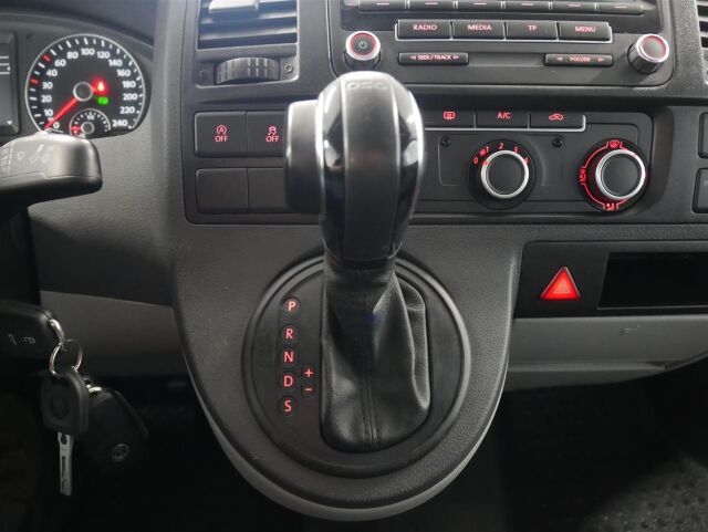 VOLKSWAGEN Transporter 2015 umpipakettiauto pitkä 2,0 TDI 132 kW DSG 4MOTION Classic BlueMotion Tecnhology