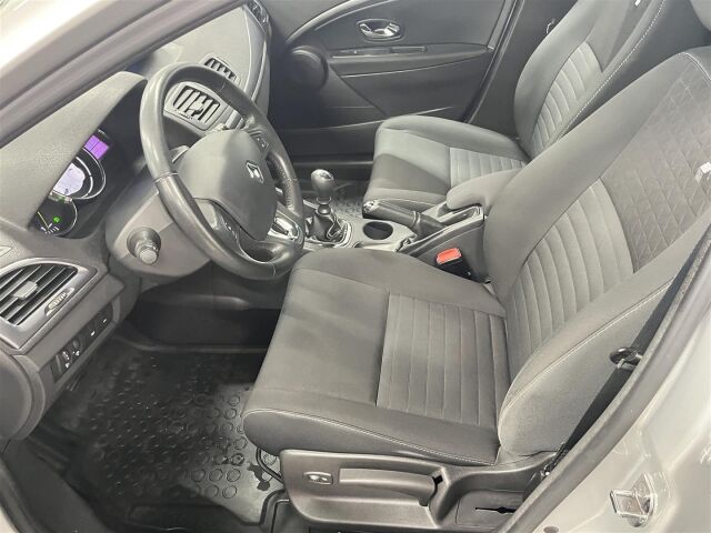 RENAULT Megane 2015 Hatchback Energy TCe 115 S&S Limited, vähän ajettu 1-omisteinen yksilö!