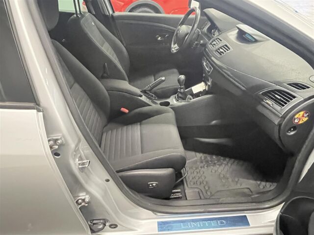 RENAULT Megane 2015 Hatchback Energy TCe 115 S&S Limited, vähän ajettu 1-omisteinen yksilö!