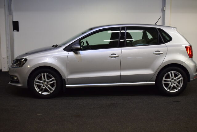 VOLKSWAGEN Polo 2015 Comfortline 1,4 TDI 55 kW (75 hv)JAKOHIHNA VAIHDETTU 5/2025 AJ.72000 KM EBER  LISÄLÄMMI