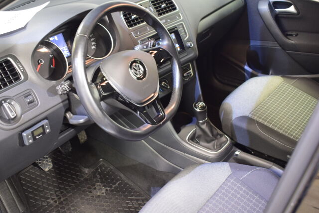 VOLKSWAGEN Polo 2015 Comfortline 1,4 TDI 55 kW (75 hv)JAKOHIHNA VAIHDETTU 5/2025 AJ.72000 KM EBER  LISÄLÄMMI