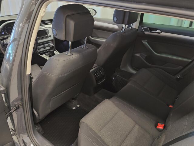 VOLKSWAGEN Passat 2015 Variant Comfortline 1,6 TDI 88 kW (120 hv)