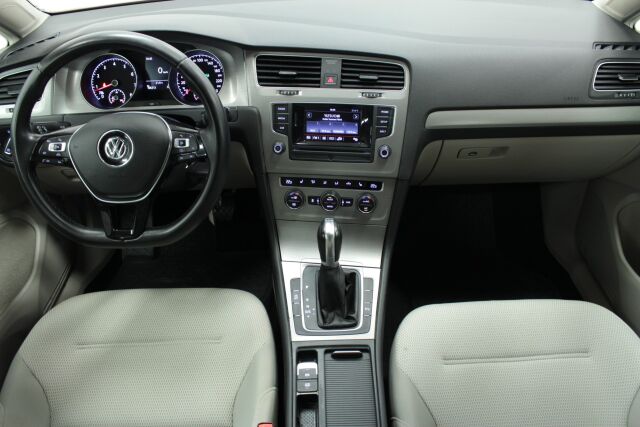 VOLKSWAGEN Golf 2015 Comfortline 1,2 TSI 81 kW (110 hv) DSG-automaatti
