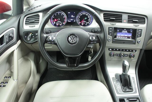 VOLKSWAGEN Golf 2015 Comfortline 1,2 TSI 81 kW (110 hv) DSG-automaatti