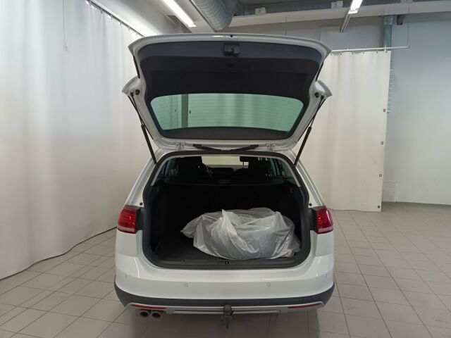 VOLKSWAGEN Golf 2017 Variant Alltrack 2,0 TDI 135 kW (184 hv) 4MOTION DSG-automaatti Winter Edition