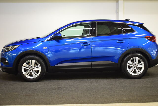 OPEL Grandland X 2018 Innovation 1,2 Turbo Start/Stop 96 kW AT6*Navi, keyless, Jakohihna vaihdettu*