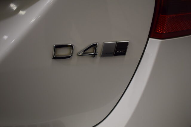 VOLVO V60 Cross Country 2018 D4 AWD Classic aut  * Tarkasti huollettu* Navi*