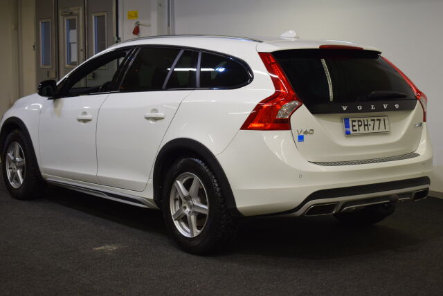 VOLVO V60 Cross Country 2018 D4 AWD Classic aut  * Tarkasti huollettu* Navi*