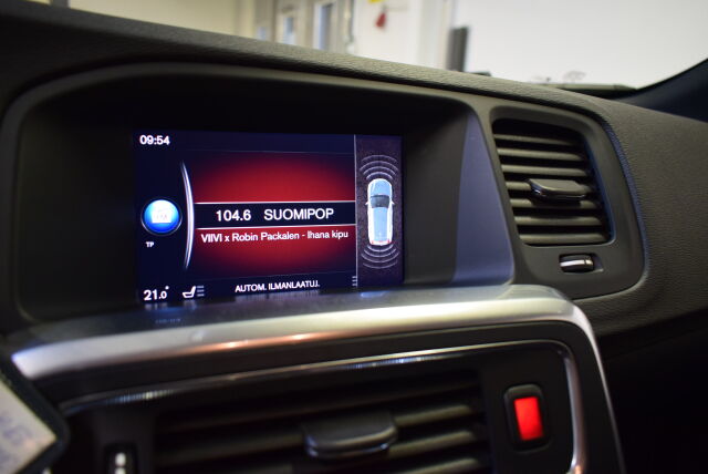 VOLVO V60 Cross Country 2018 D4 AWD Classic aut  * Tarkasti huollettu* Navi*