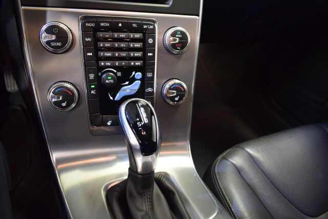 VOLVO V60 Cross Country 2018 D4 AWD Classic aut  * Tarkasti huollettu* Navi*