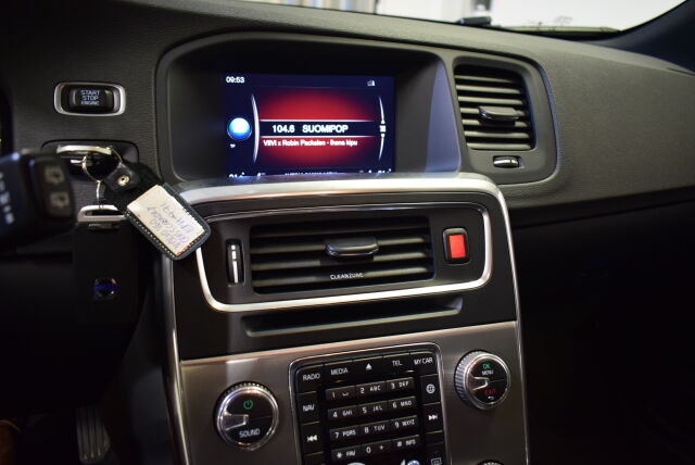 VOLVO V60 Cross Country 2018 D4 AWD Classic aut  * Tarkasti huollettu* Navi*