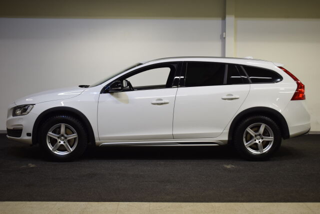 VOLVO V60 Cross Country 2018 D4 AWD Classic aut  * Tarkasti huollettu* Navi*
