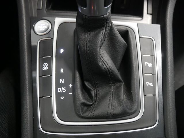 VOLKSWAGEN Golf 2018 Comfortline 1,0 TSI 81 kW (110 hv) DSG-automaatti NAVI, PERUUTUSKAMERA, ADAPTIIVIVAKKARI!
