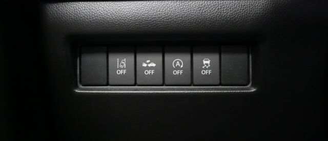 SUZUKI Swift 2018 1,2 DUALJET 4WD GLX 5MT HYBRID / 1-om / 2 x renkaat / Adapt. vakkari / Navi / Kamera / Koukku