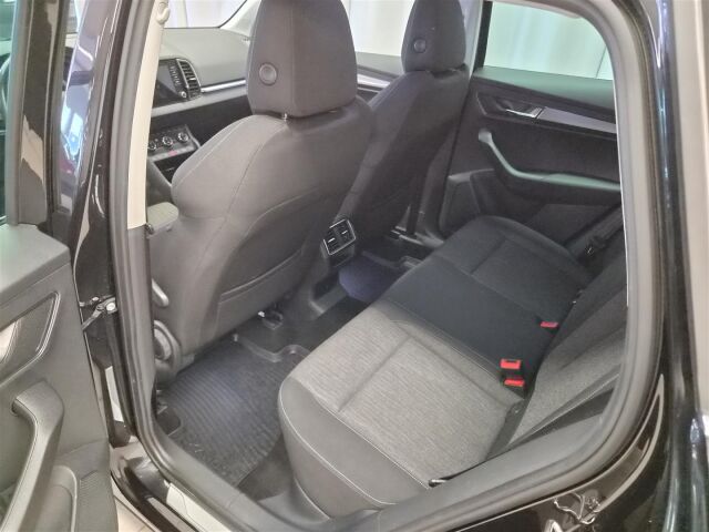 SKODA Karoq 2019 1,6 TDI Style DSG Autom.  * Vetokoukku / ACC /  P- Kamera / Webasto *