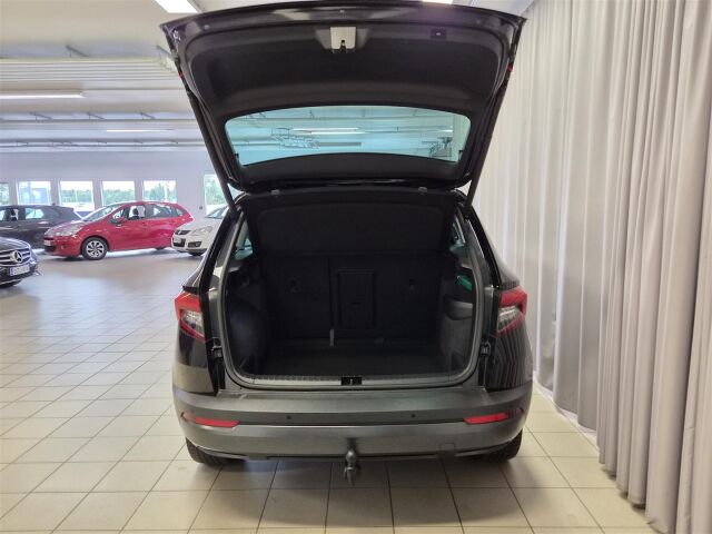 SKODA Karoq 2019 1,6 TDI Style DSG Autom.  * Vetokoukku / ACC /  P- Kamera / Webasto *