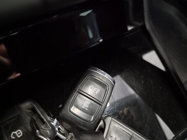 SKODA Karoq 2019 1,6 TDI Style DSG Autom.  * Vetokoukku / ACC /  P- Kamera / Webasto *