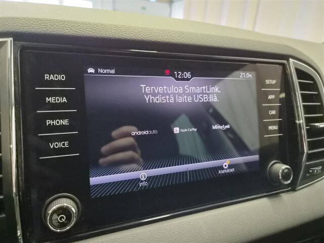 SKODA Karoq 2019 1,6 TDI Style DSG Autom.  * Vetokoukku / ACC /  P- Kamera / Webasto *