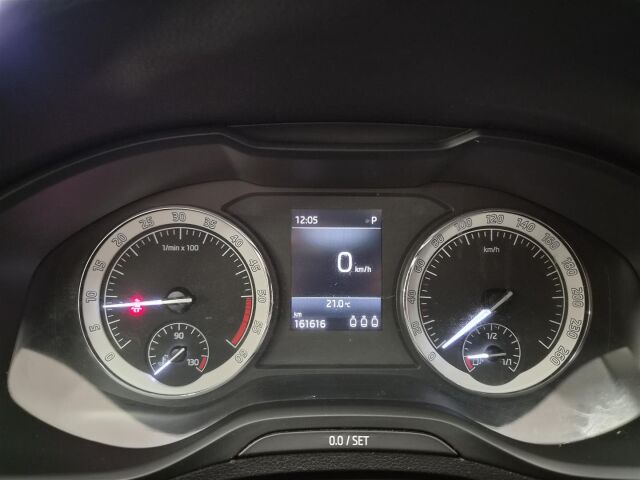 SKODA Karoq 2019 1,6 TDI Style DSG Autom.  * Vetokoukku / ACC /  P- Kamera / Webasto *