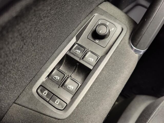 VOLKSWAGEN Touran 2019 Comfortline 1,6 TDI SCR 85 kW (115 hv)  * 1. Omistaja / Webasto / P-kamera *