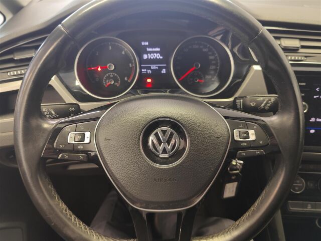 VOLKSWAGEN Touran 2019 Comfortline 1,6 TDI SCR 85 kW (115 hv)  * 1. Omistaja / Webasto / P-kamera *