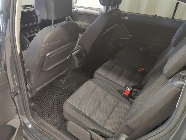 VOLKSWAGEN Touran 2019 Comfortline 1,6 TDI SCR 85 kW (115 hv)  * 1. Omistaja / Webasto / P-kamera *