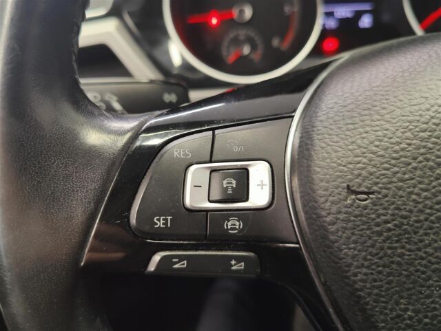 VOLKSWAGEN Touran 2019 Comfortline 1,6 TDI SCR 85 kW (115 hv)  * 1. Omistaja / Webasto / P-kamera *