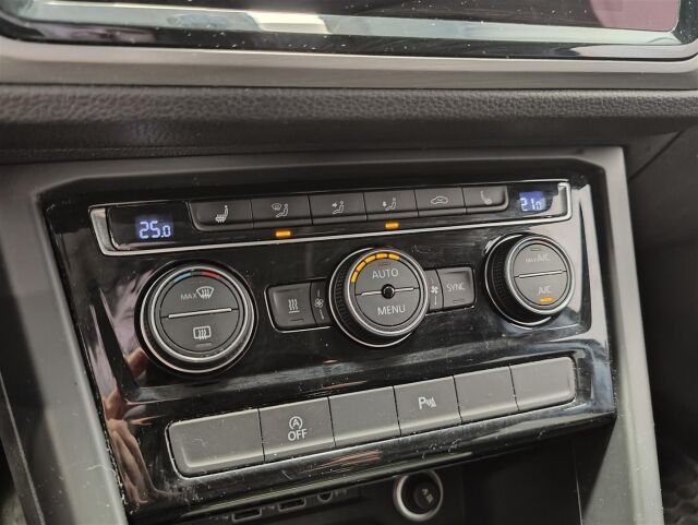 VOLKSWAGEN Touran 2019 Comfortline 1,6 TDI SCR 85 kW (115 hv)  * 1. Omistaja / Webasto / P-kamera *