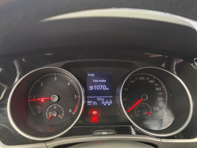 VOLKSWAGEN Touran 2019 Comfortline 1,6 TDI SCR 85 kW (115 hv)  * 1. Omistaja / Webasto / P-kamera *