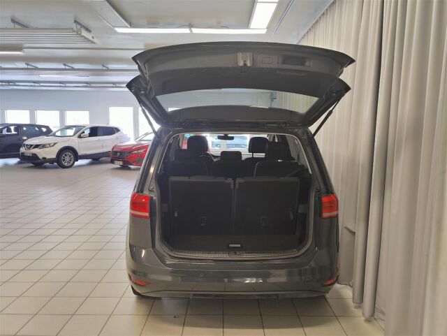 VOLKSWAGEN Touran 2019 Comfortline 1,6 TDI SCR 85 kW (115 hv)  * 1. Omistaja / Webasto / P-kamera *