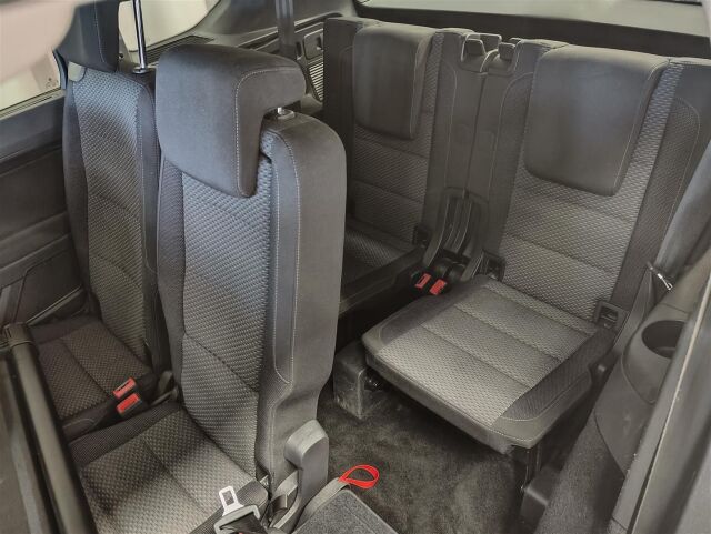 VOLKSWAGEN Touran 2019 Comfortline 1,6 TDI SCR 85 kW (115 hv)  * 1. Omistaja / Webasto / P-kamera *