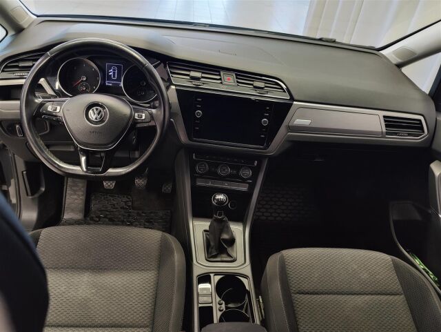 VOLKSWAGEN Touran 2019 Comfortline 1,6 TDI SCR 85 kW (115 hv)  * 1. Omistaja / Webasto / P-kamera *