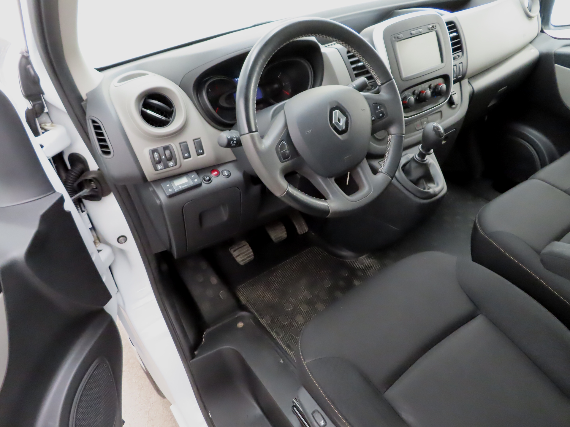 Renault Trafic 2019, kuva 6/10