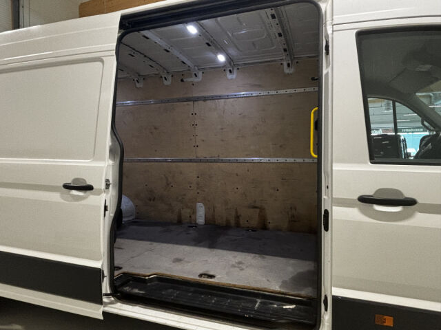 VOLKSWAGEN CRAFTER 2017 2.0 TDI PITKÄ KORKEA PAKETTIAUTO *POLTTOAINEKÄYTTÖINEN LISÄLÄMMITIN *PERUUTUSKAMERA *KOUKKU