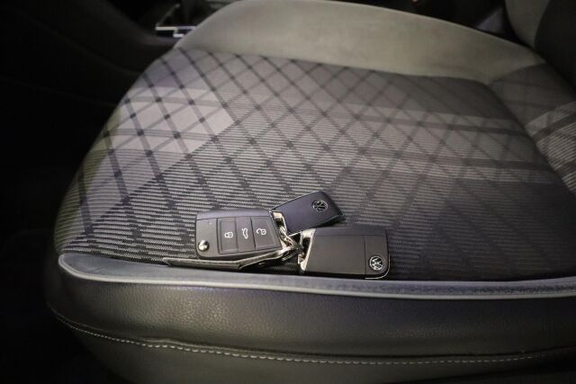 VOLKSWAGEN Tiguan 2021 R-Line 1,5 TSI 110 kW DSG-automaatti 1 omistaja!    Siisti  R-Line !