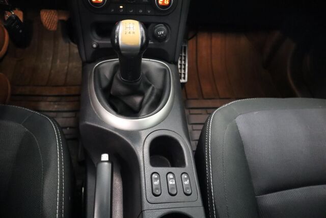 NISSAN Qashqai 2011 1,6L Stop / Start System Acenta 2WD 5M/T MY11