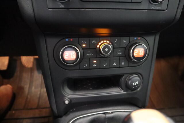 NISSAN Qashqai 2011 1,6L Stop / Start System Acenta 2WD 5M/T MY11