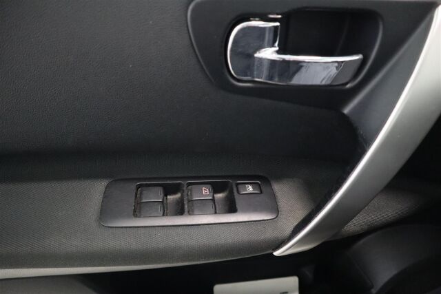 NISSAN Qashqai 2011 1,6L Stop / Start System Acenta 2WD 5M/T MY11