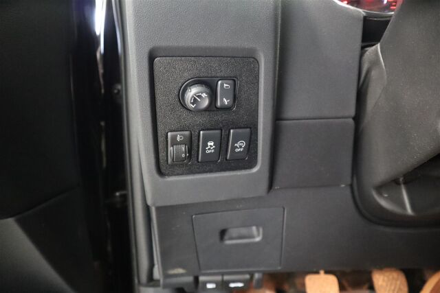 NISSAN Qashqai 2011 1,6L Stop / Start System Acenta 2WD 5M/T MY11