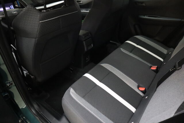 Opel Frontera 2025 Launch Edition Hybrid 145 Automaatti