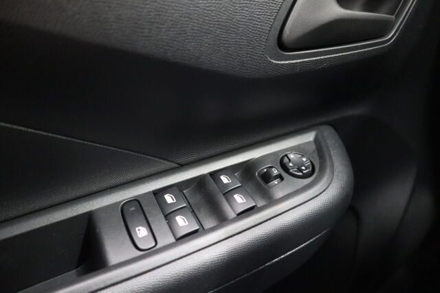 Opel Frontera 2025 Launch Edition Hybrid 145 Automaatti